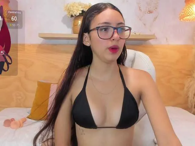 Live sex webcam photo for Lasira #293472591
