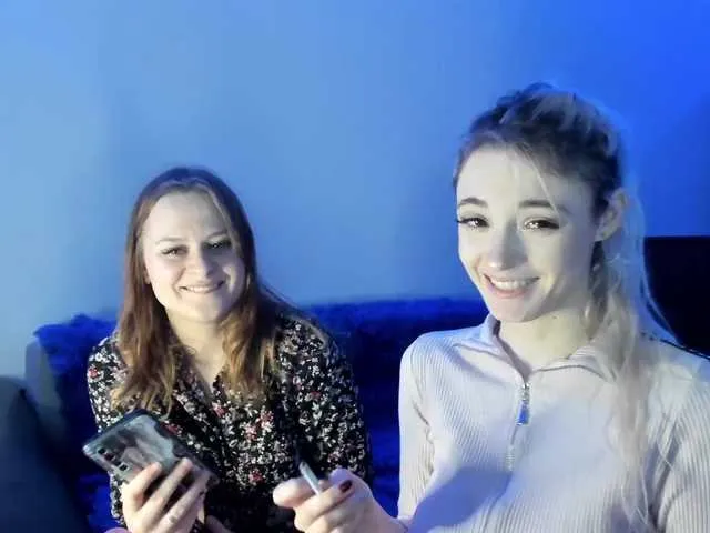 Live sex webcam photo for LassieAndNess #271934781