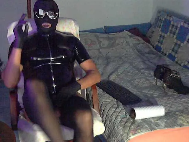 Live sex webcam photo for Latexbomb1 #274452158