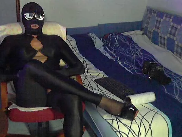 Live sex webcam photo for Latexbomb1 #275114511