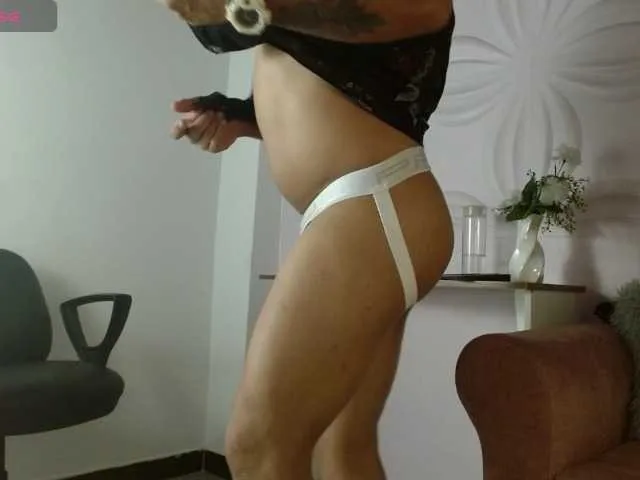 Live sex webcam photo for LatinBoot #277713532