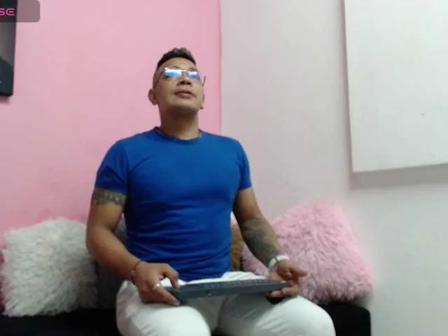 Live sex webcam photo for LatinBoot #277877356