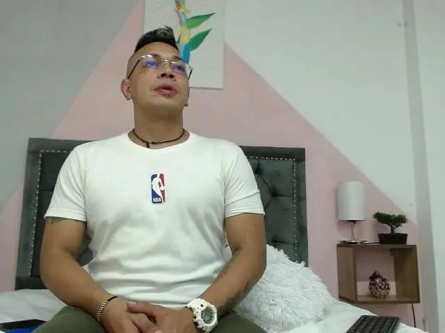 Live sex webcam photo for LatinBoot #277929560