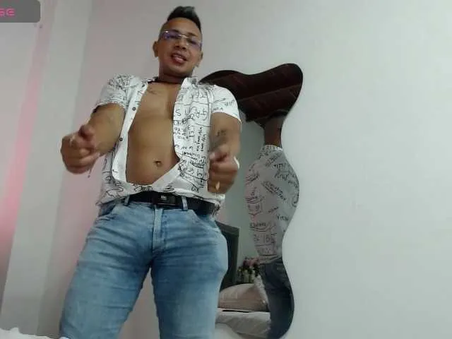 Live sex webcam photo for LatinBoot #277936176