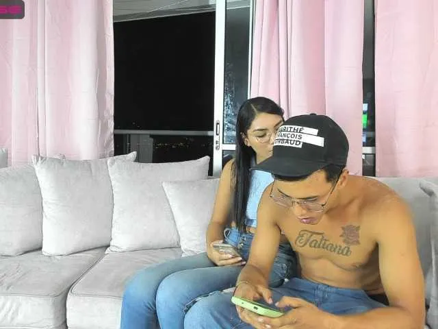 Live sex webcam photo for Latinos-couples #275882667