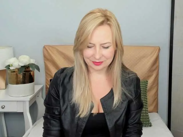 Live sex webcam photo for LatoyaDesire #289686355