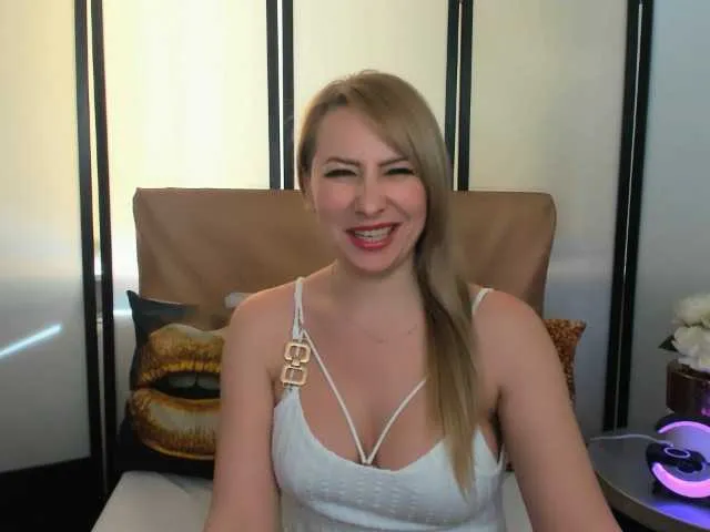 Live sex webcam photo for LatoyaDesire #290527652
