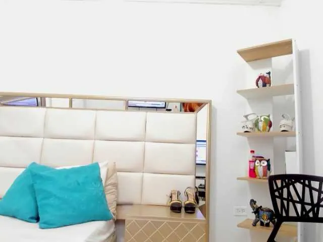 Live sex webcam photo for Laura-Stewart #273821661