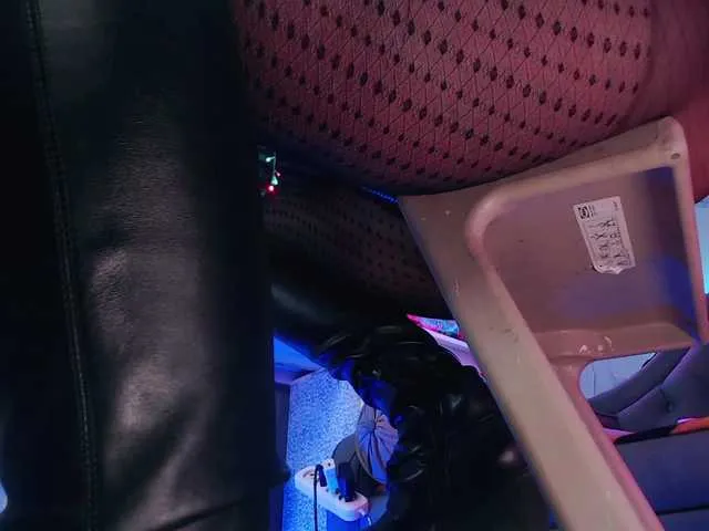 Live sex webcam photo for Laura-Wicked #276765507