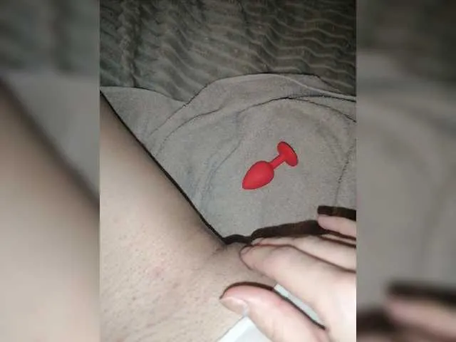 Live sex webcam photo for Laura1256 #272374480