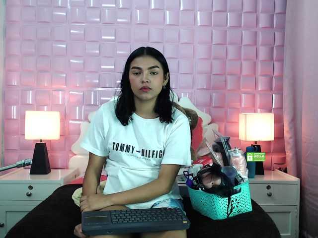 Live sex webcam photo for LauraKerry #276851906