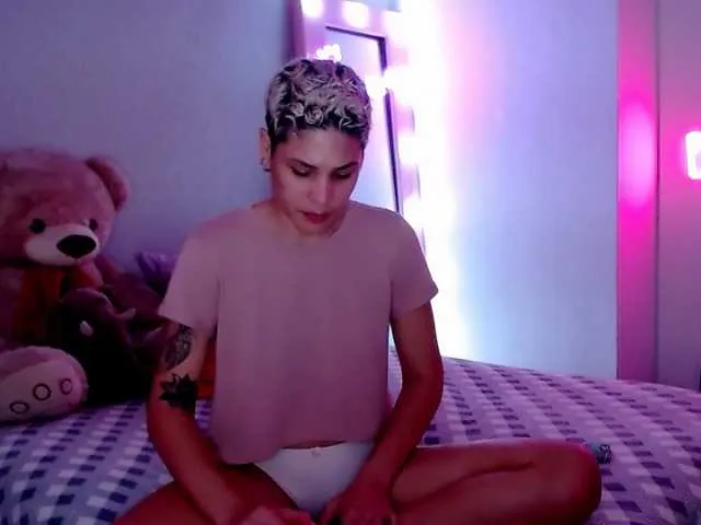 Live sex webcam photo for LauraR #276793444