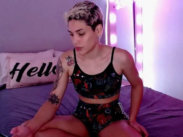 Live sex webcam photo for LauraR #276825553