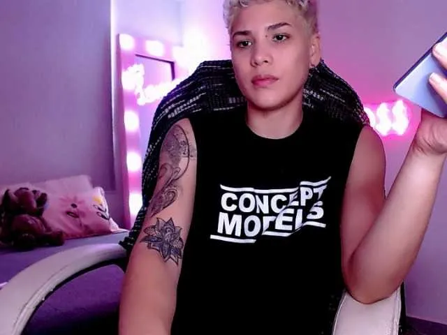 Live sex webcam photo for LauraR #276942097