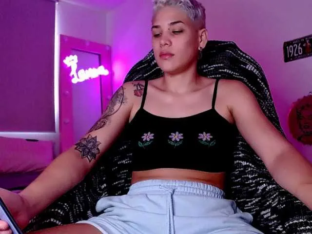 Live sex webcam photo for LauraR #276992566