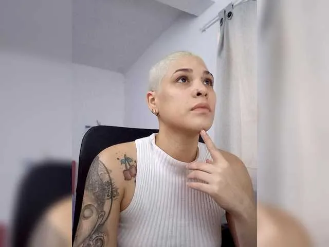Live sex webcam photo for LauraR #291785011