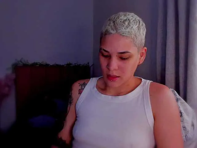 Live sex webcam photo for LauraR #293046196