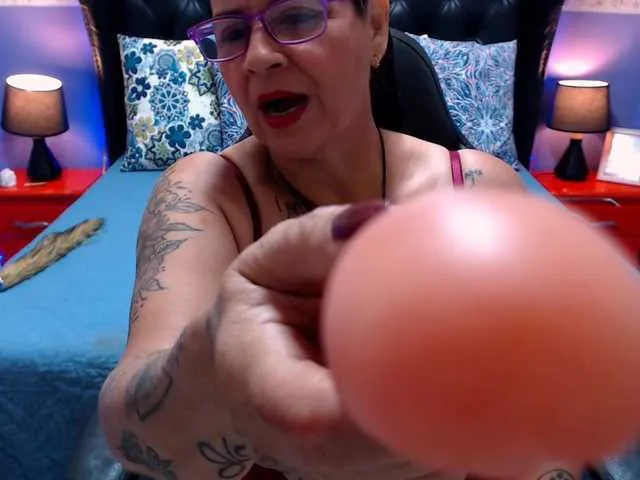 Live sex webcam photo for LauraRiley #278291559