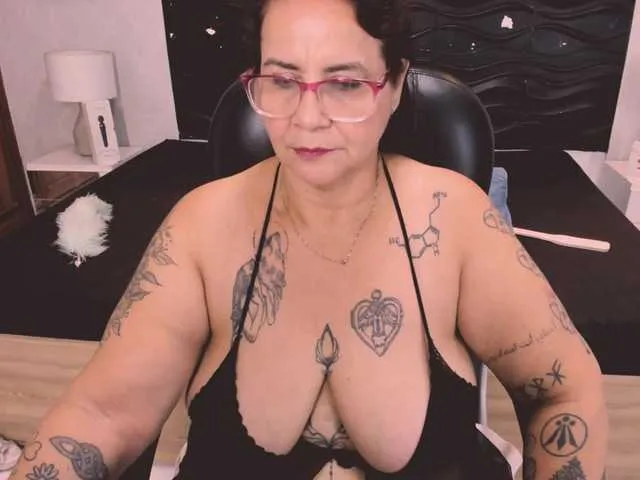 Live sex webcam photo for LauraRiley #292533991