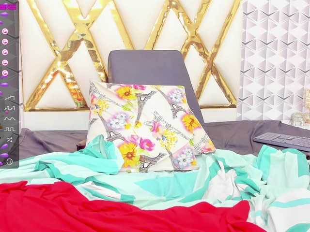 Live sex webcam photo for LauraSaenz01 #288018599