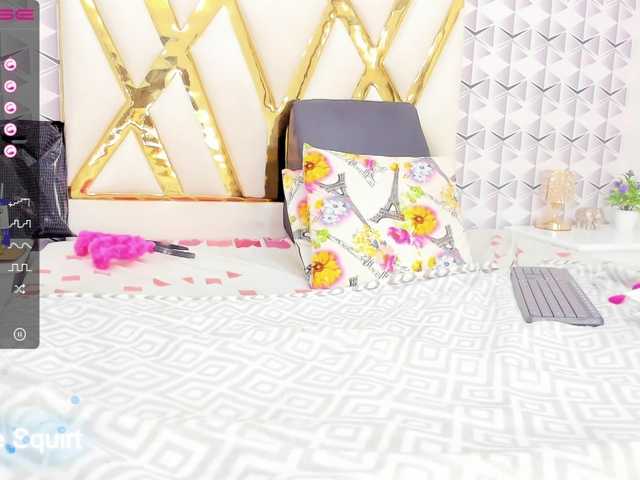 Live sex webcam photo for LauraSaenz01 #288018608