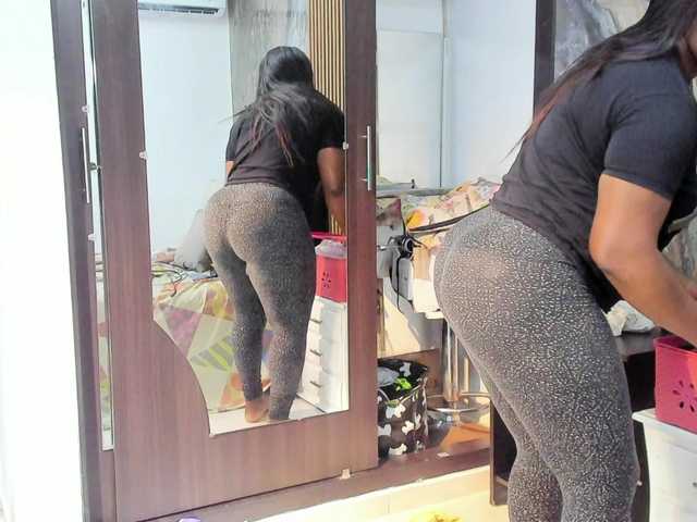 Live sex webcam photo for LauraSaenz01 #290288212