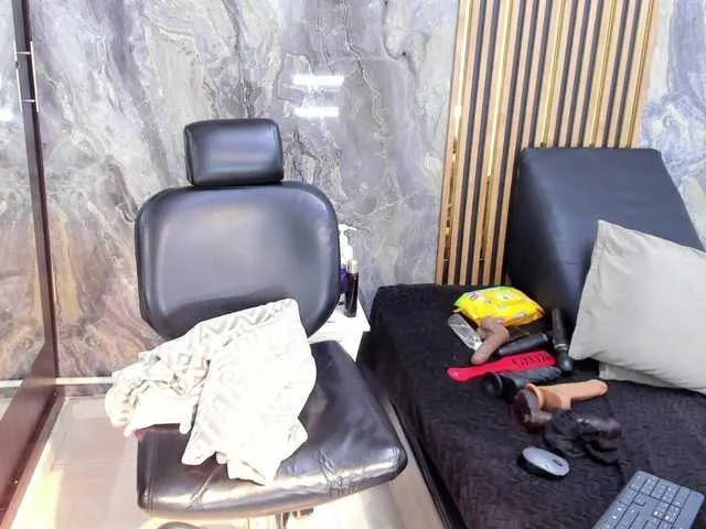 Live sex webcam photo for LauraSaenz01 #291298362