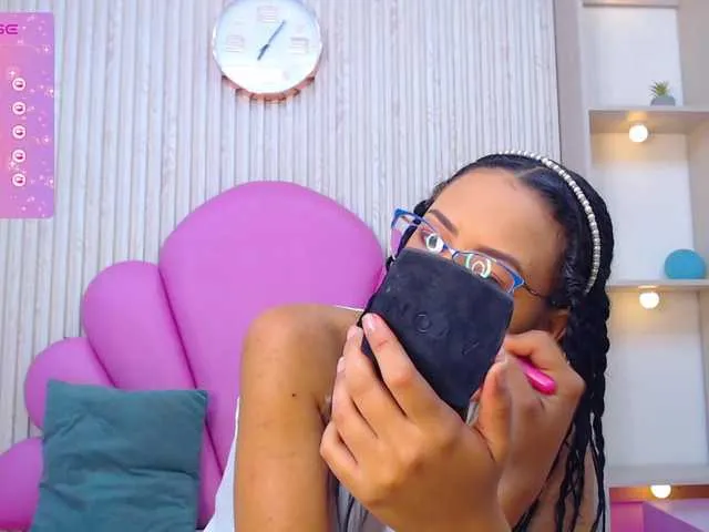 Live sex webcam photo for LauraSanchez1 #276857942
