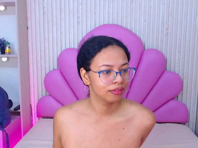 Live sex webcam photo for LauraSanchez1 #276891949