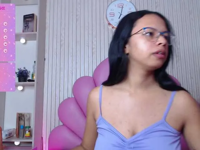 Live sex webcam photo for LauraSanchez1 #276921277