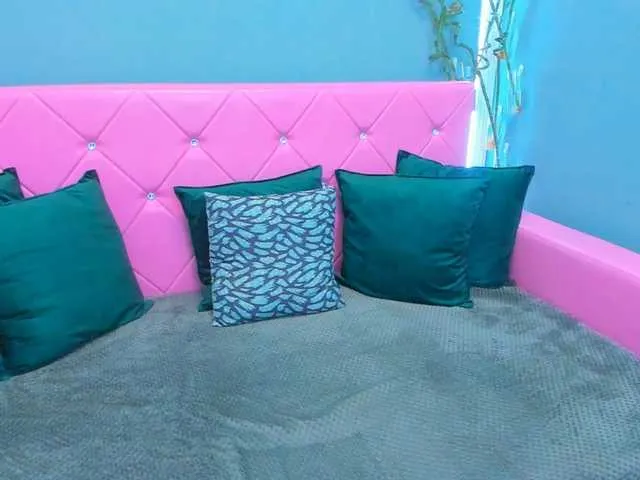 Live sex webcam photo for LauraSinFull #292354547