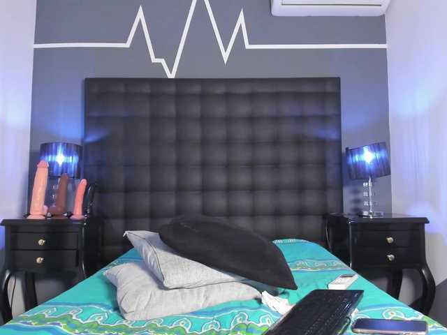 Live sex webcam photo for LauraThayer #275154358