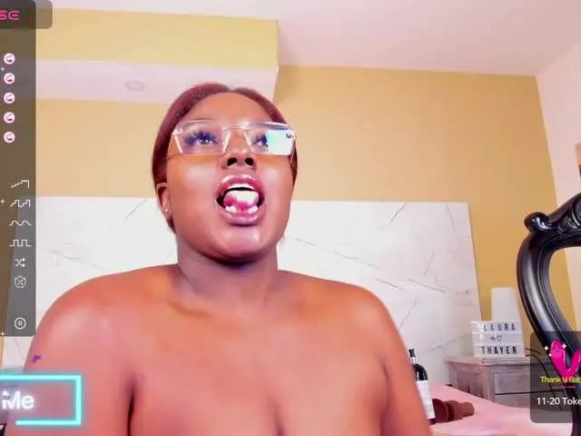 Live sex webcam photo for LauraThayer #277202679