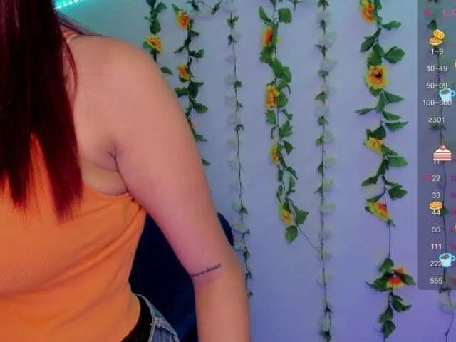 Live sex webcam photo for Laurahoot20 #277660775