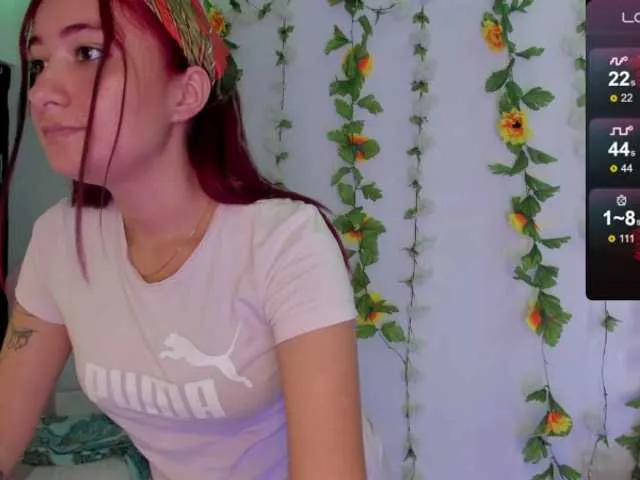 Live sex webcam photo for Laurahoot20 #277783126