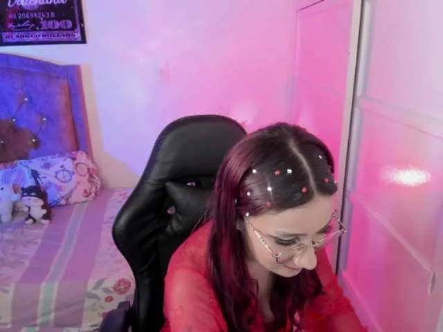 Live sex webcam photo for Laurahoot20 #294110022