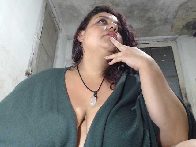 Live sex webcam photo for Lauramoon38 #276063879