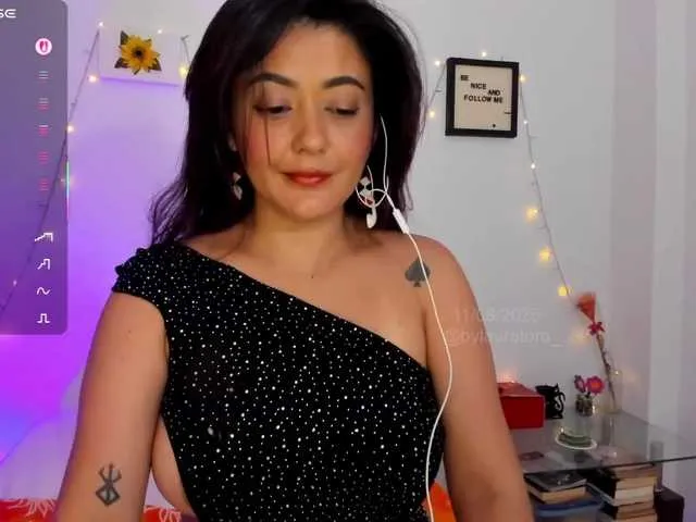 Live sex webcam photo for Lauratoro #291635776