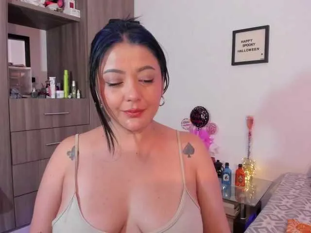 Live sex webcam photo for Lauratoro #292177942