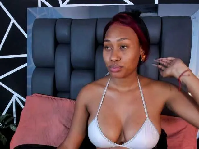 Live sex webcam photo for LaureenMoon #290371502