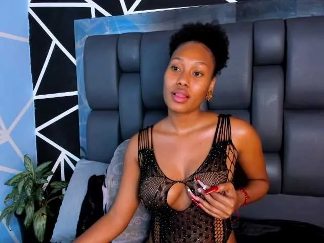 Live sex webcam photo for LaureenMoon #290632319
