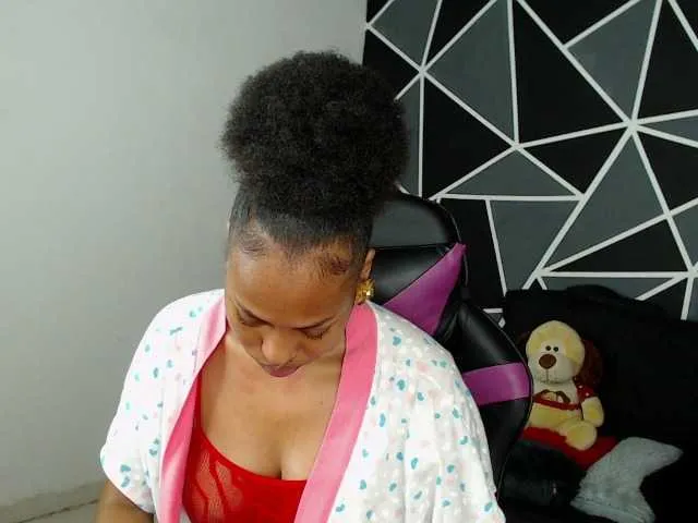 Live sex webcam photo for LaureenMoon #291017617