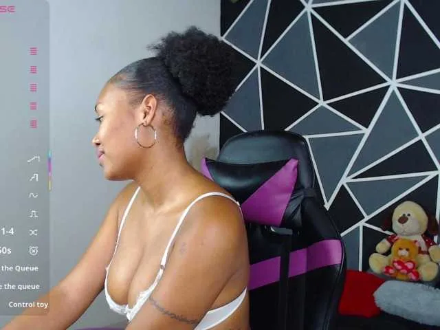 Live sex webcam photo for LaureenMoon #291207870