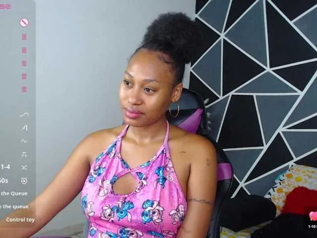 Live sex webcam photo for LaureenMoon #291342624