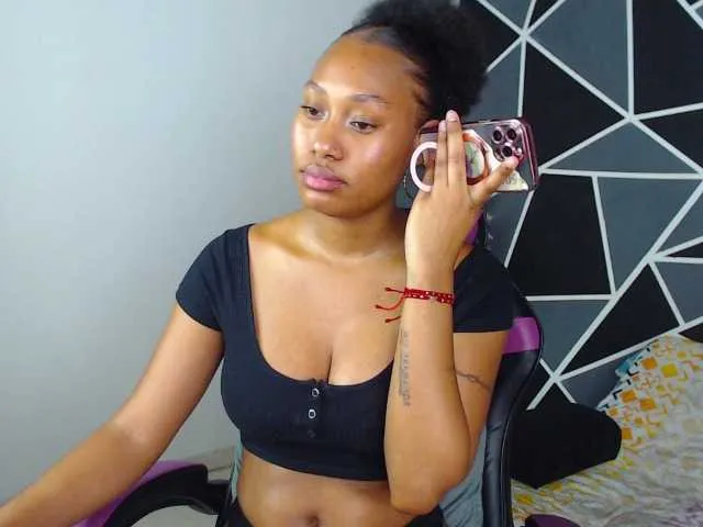 Live sex webcam photo for LaureenMoon #291412162