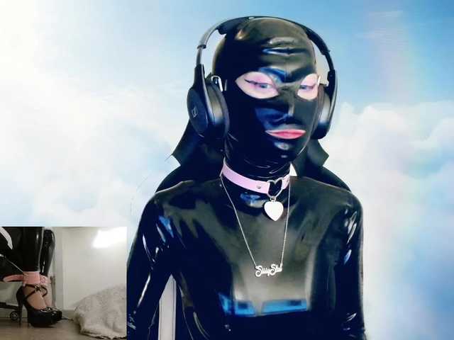 Live sex webcam photo for Lauren-fr #273422547