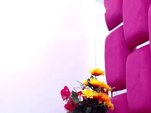 Live sex webcam photo for LaurenDeaft #277080288