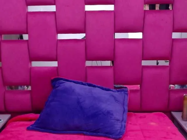 Live sex webcam photo for LaurenDeaft #277135392