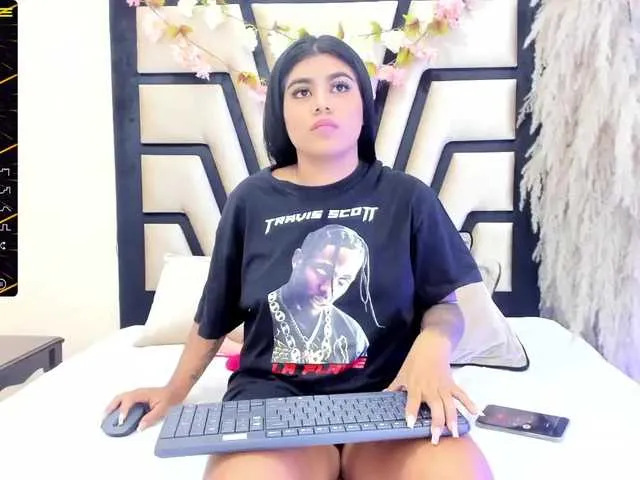 Live sex webcam photo for LaurenFantass #273345771