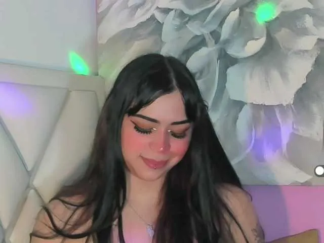 Live sex webcam photo for LaurenFoxx #277701868